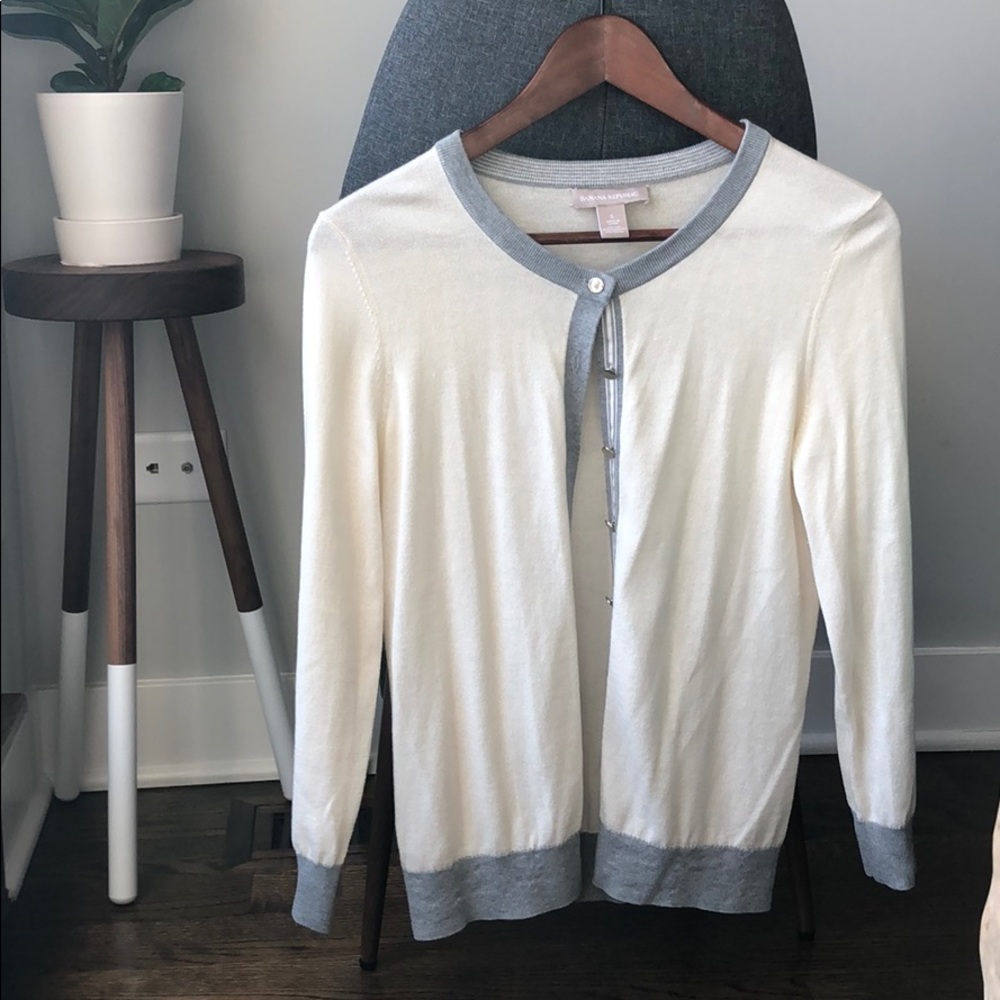 Detailed cardigan.